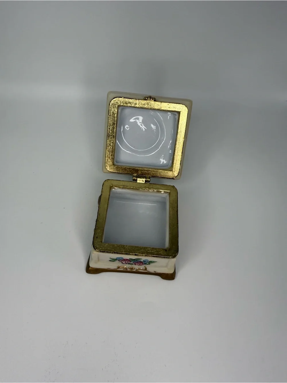 Vintage Porcelain Gramophone Trinket Box Phonograph Ceramic Rose Jewelry Case